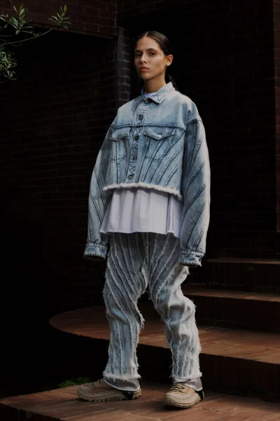 Look 16